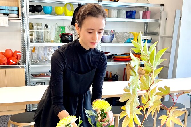 Traditional Japanese Flower Styling Workshop - Ikebana in Kyoto - Making your own ikebana arrangement
