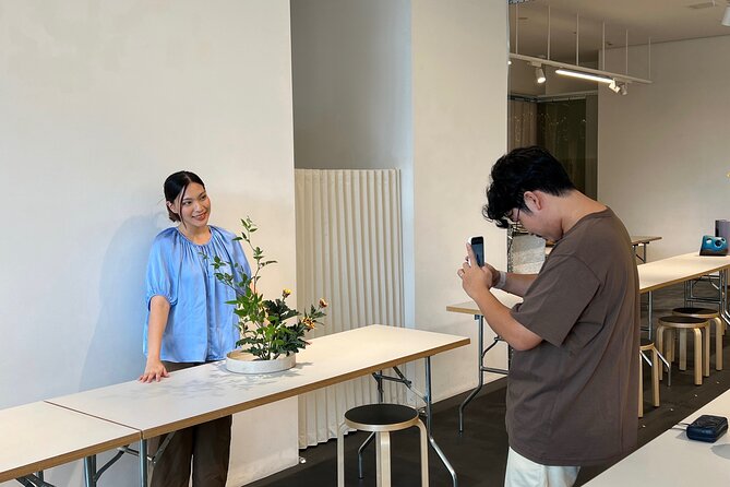 Traditional Japanese Flower Styling Workshop - Ikebana in Kyoto - Photographing the finished piece