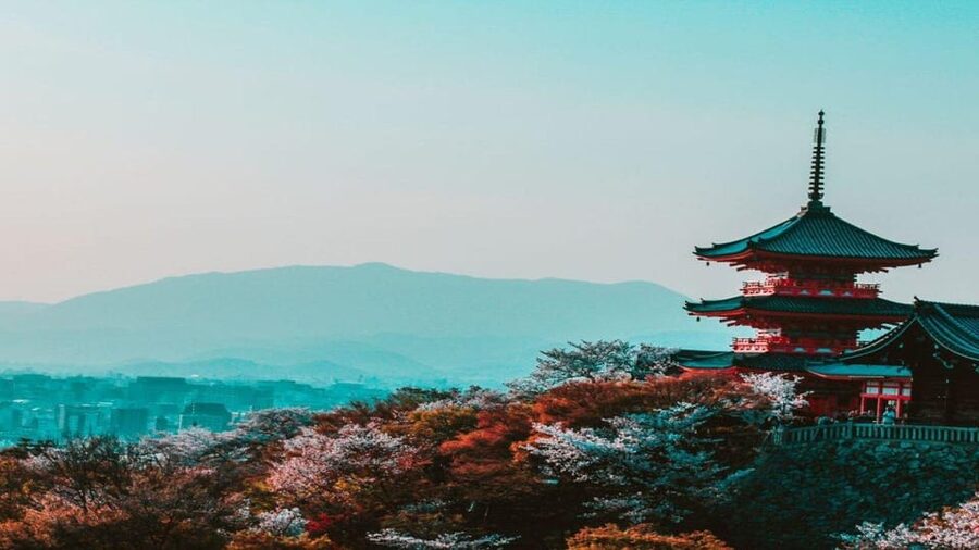 Treasures of Kyoto: Gion & historical Walking Tour - Why Gion works best at sunset